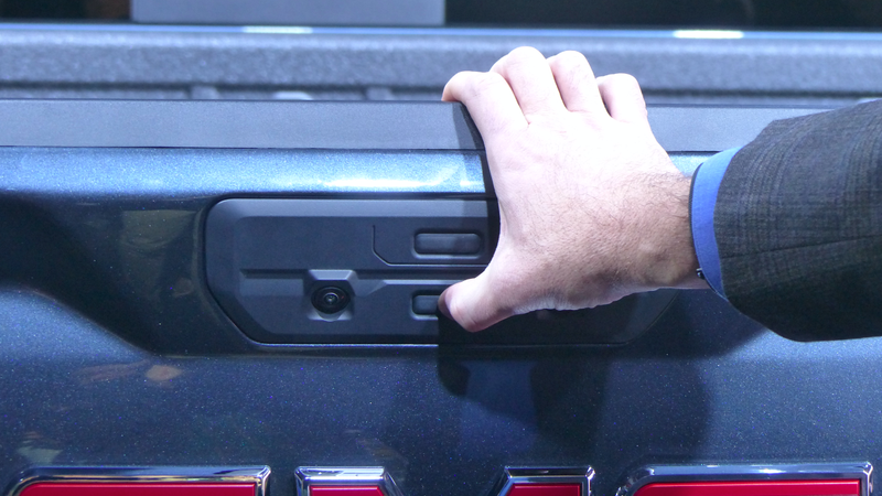 Illustration for article titled Here's Exactly How The 2019 GMC Sierra's Six-Way Tailgate Works